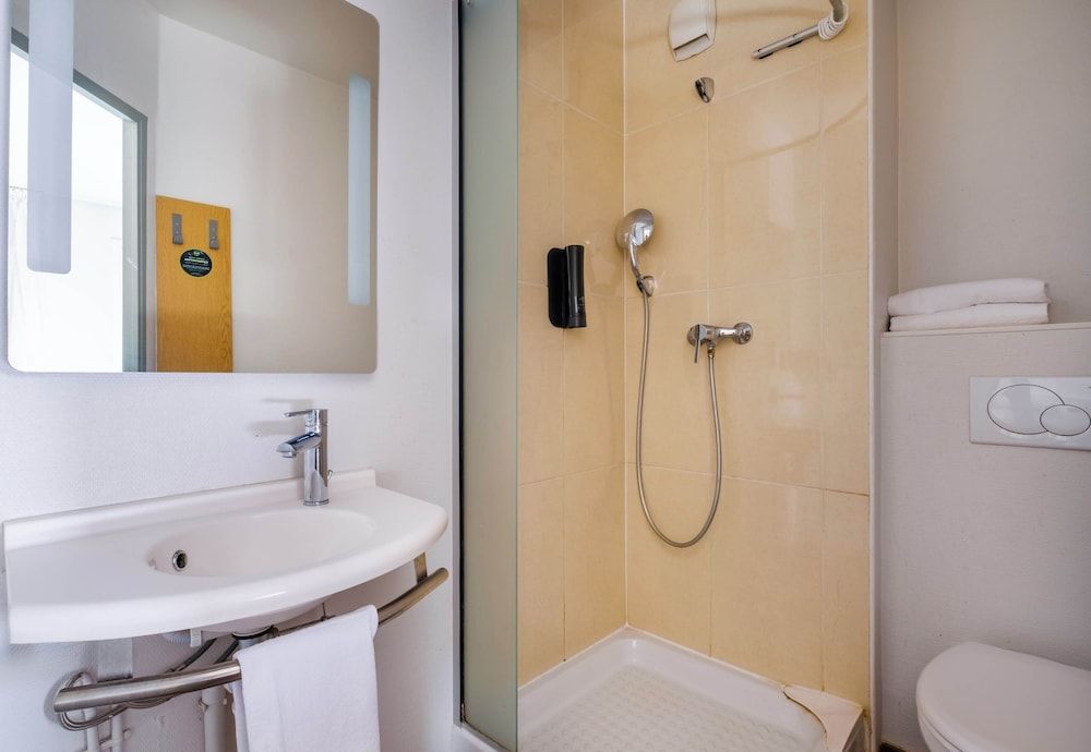 B&B HOTEL Antibes Sophia Le Relais Twin Room, Non Smoking 8