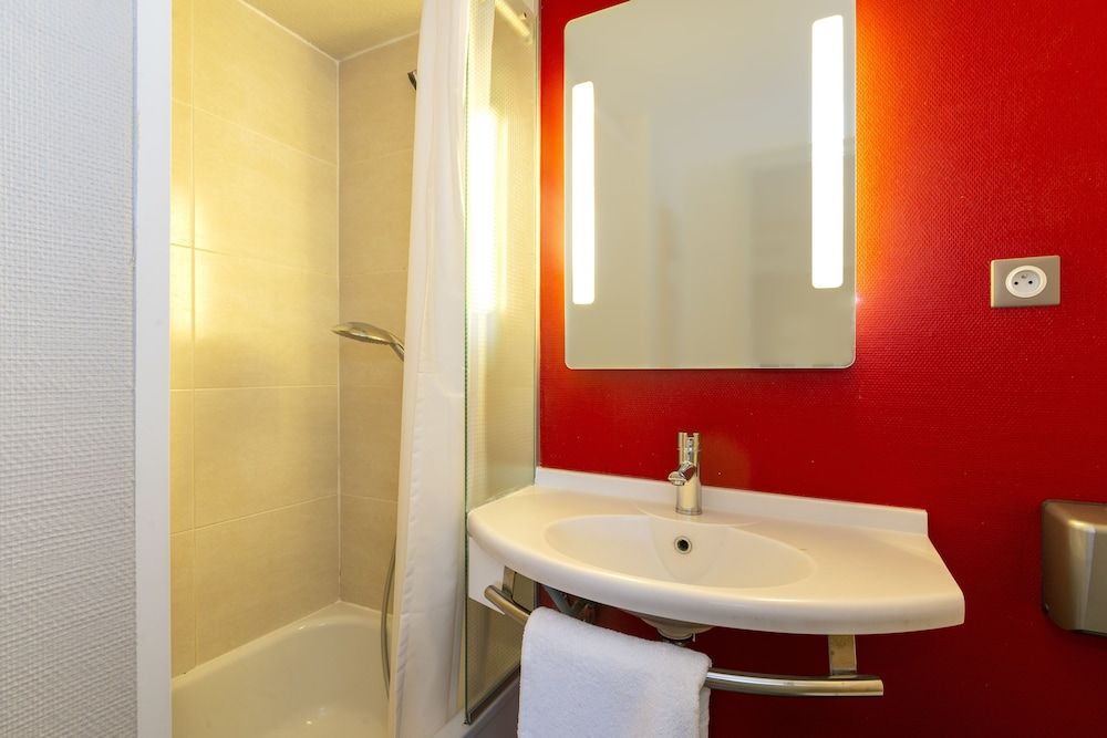 B&B HOTEL Angers 1 Beaucouzé Quadruple Room, Non Smoking 6