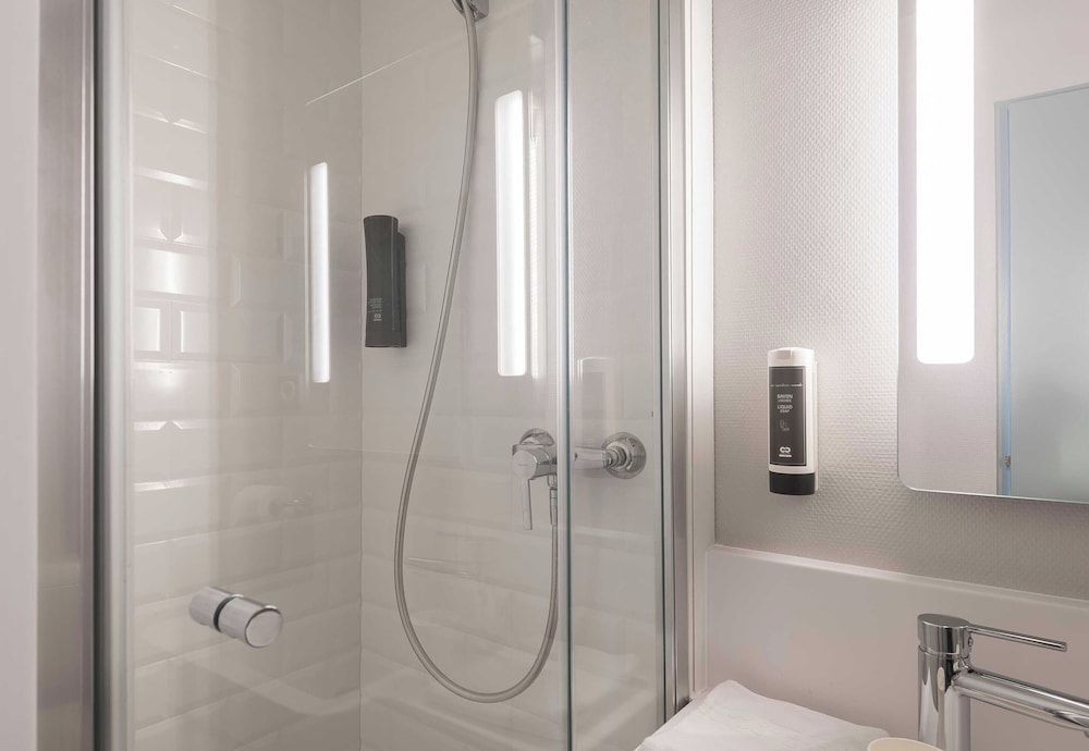 B&B HOTEL Angers 1 Beaucouzé Quadruple Room, Non Smoking 7