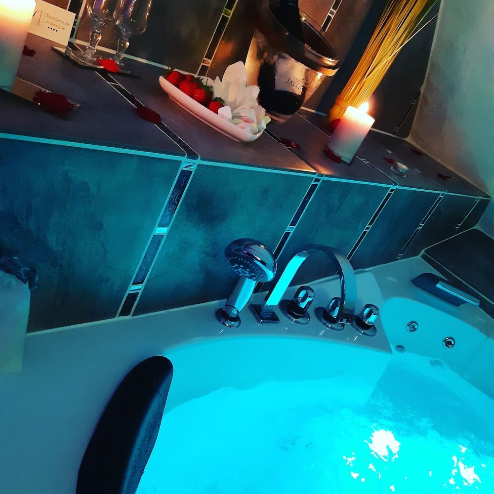 Romantic Suite, Jetted Tub