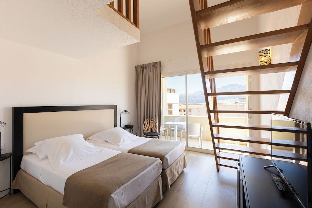 Duplex (upstairs)