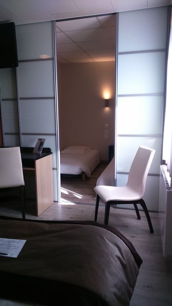 Hotel Le Bayeux Family Room 6 people 11