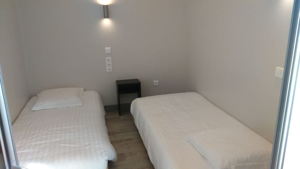 Hotel Le Bayeux Family Room 6 people 2