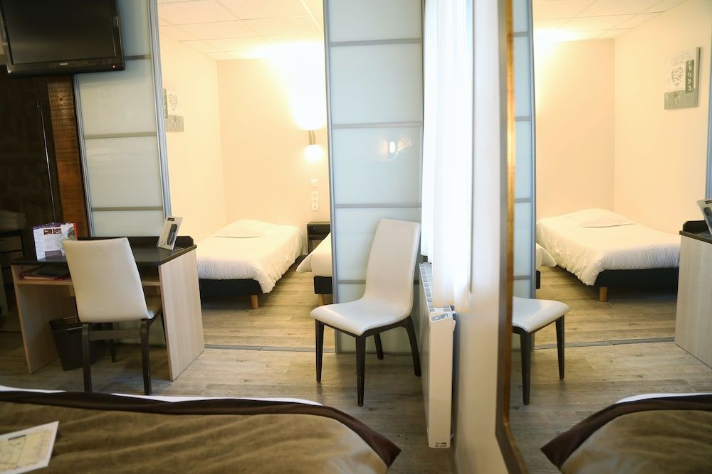 Hotel Le Bayeux Family Room 6 people 5