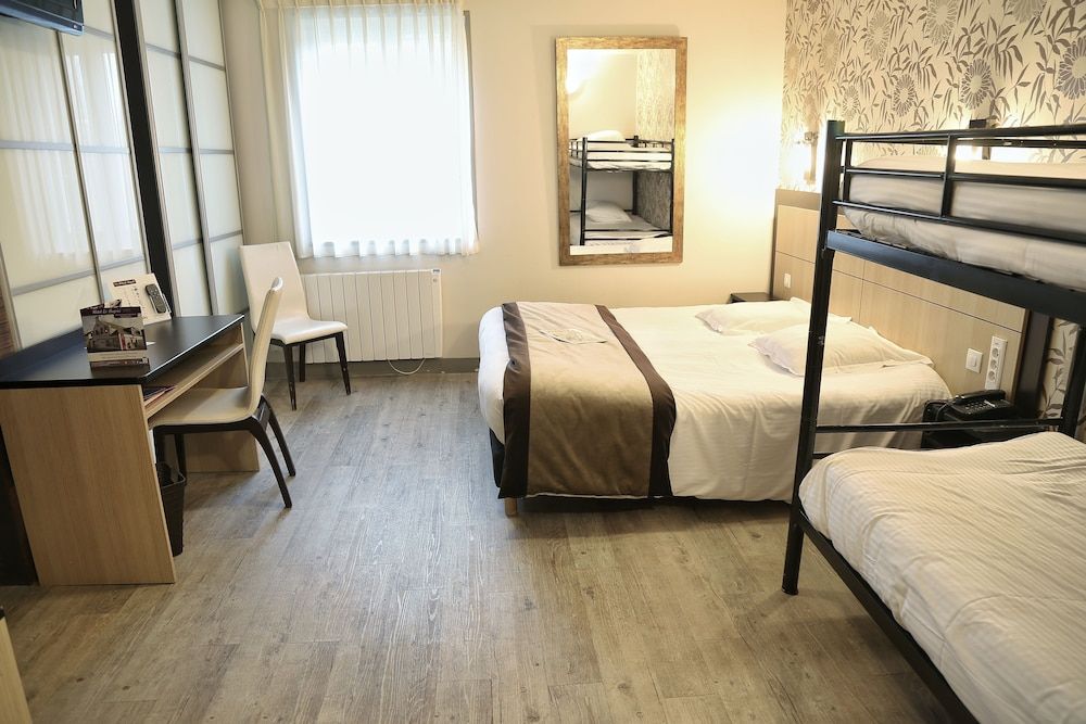 Hotel Le Bayeux Family Room 6 people 3