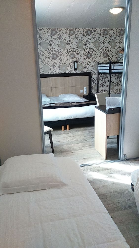 Hotel Le Bayeux Family Room 6 people