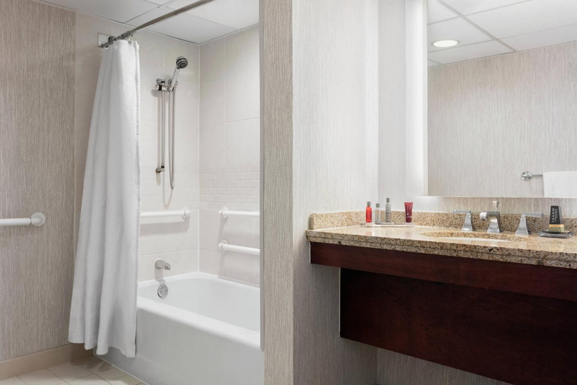King Room with Adapted Tub - Mobility Accessible