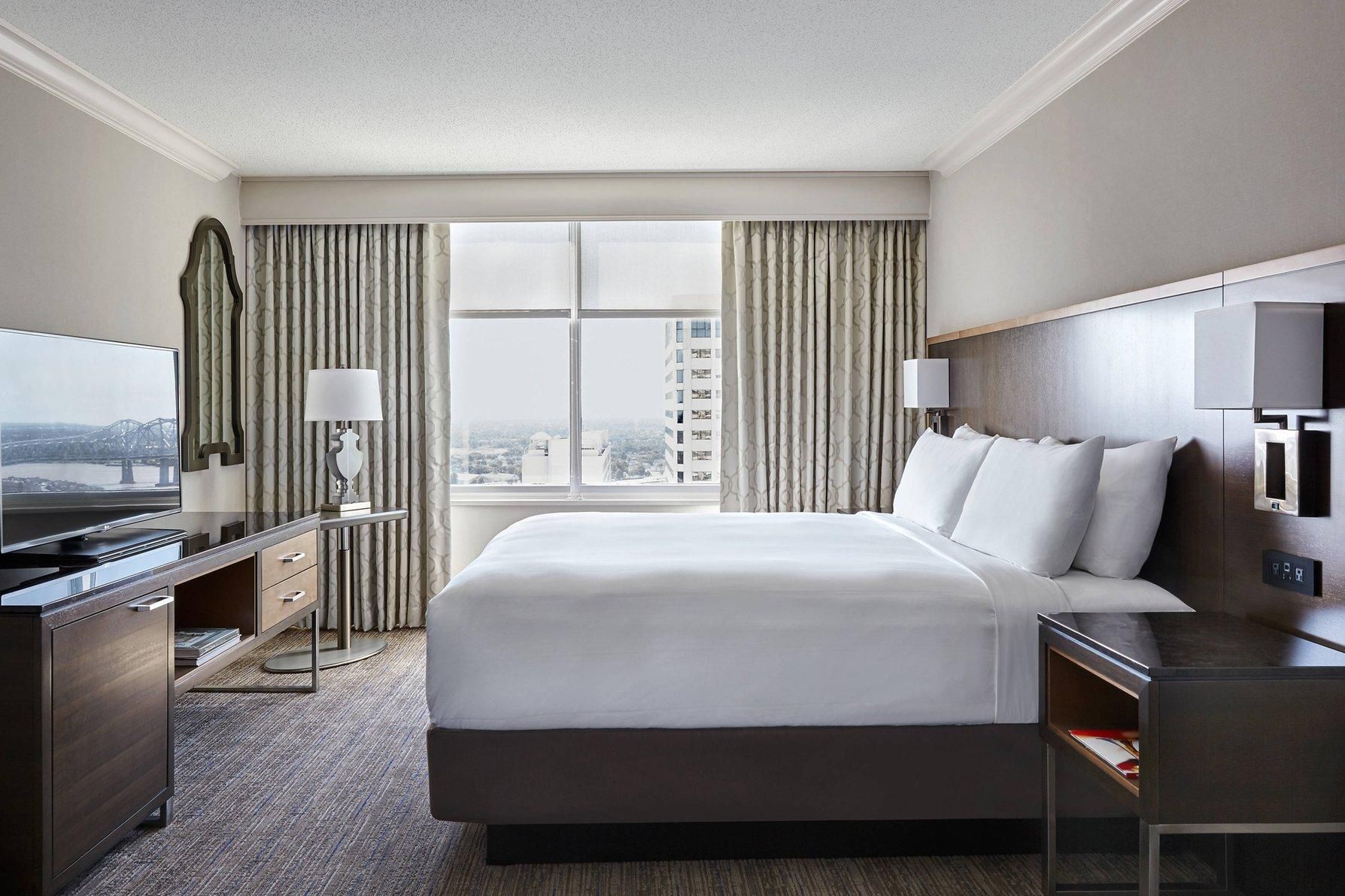 Crescent City Suite, 1 Bedroom Executive Suite, 1 King, City view, Corner room
