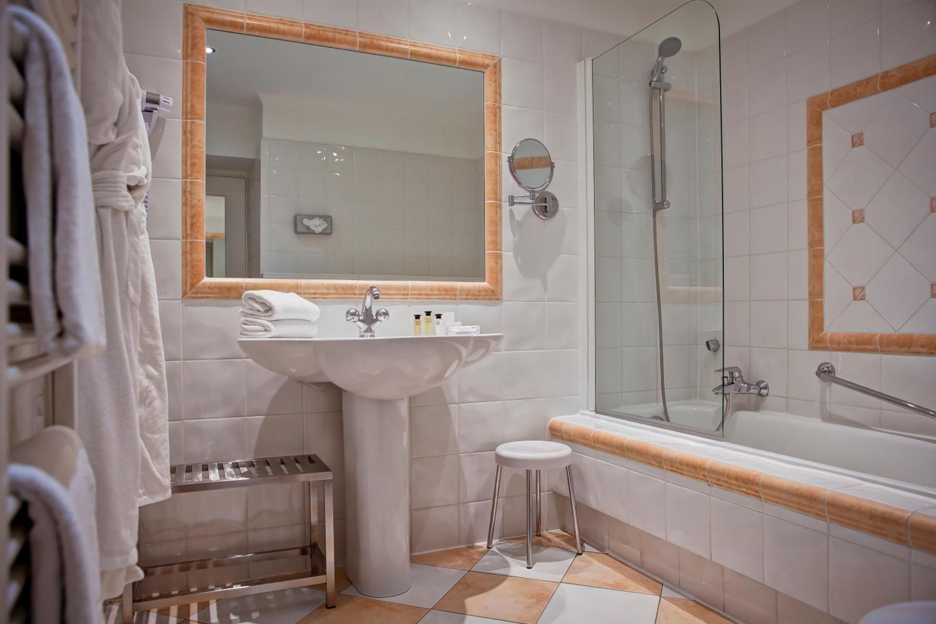 undefined Grand Hotel Des Terreaux 10