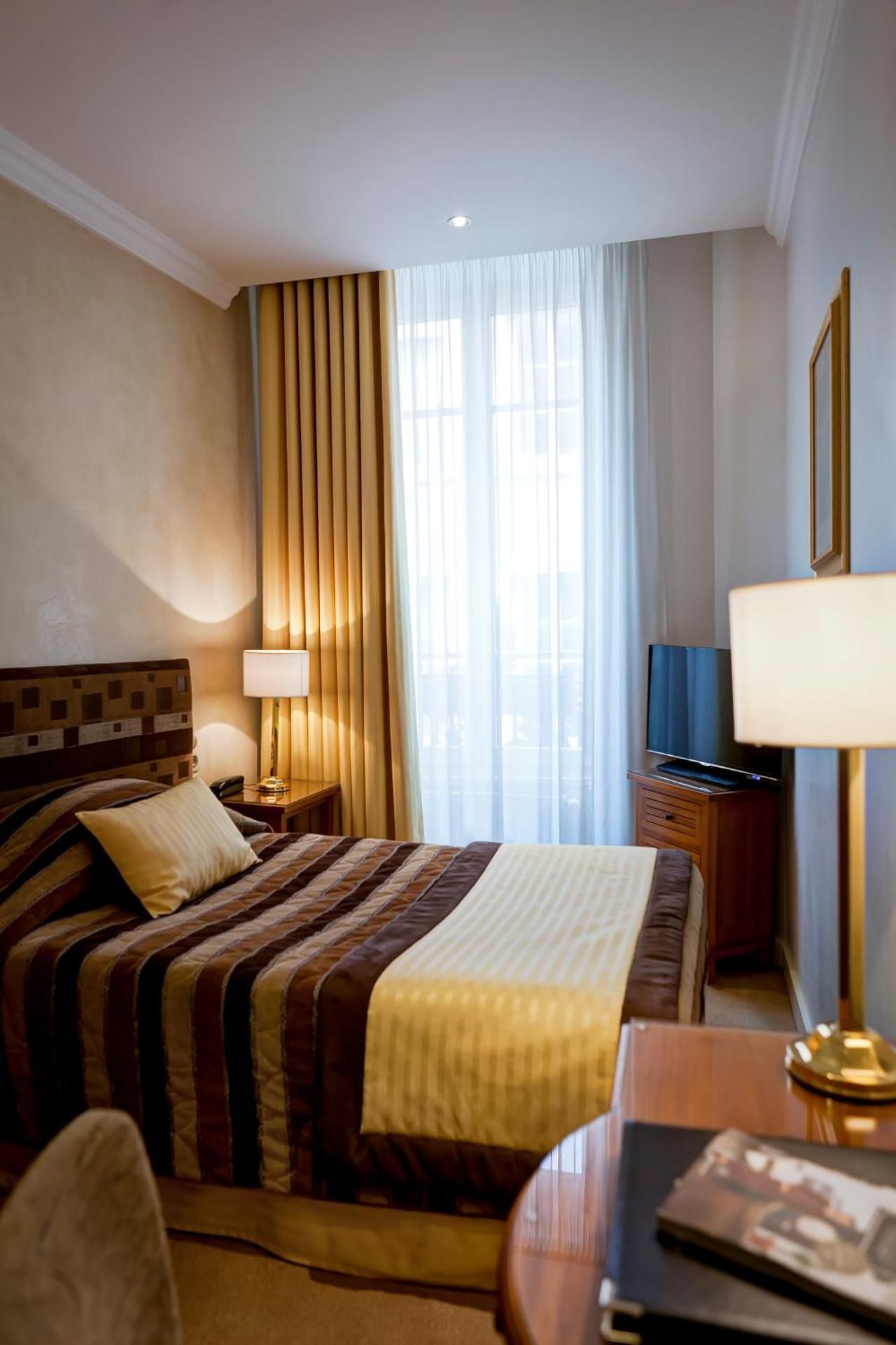 undefined Grand Hotel Des Terreaux 6