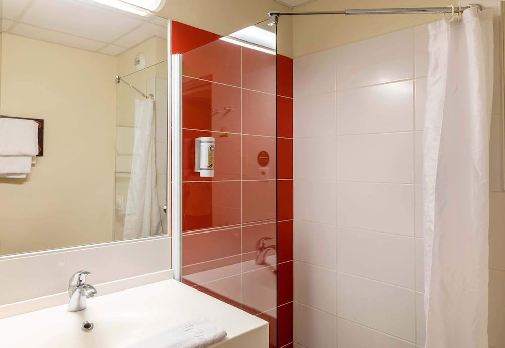 B&B HOTEL Agen Castelculier Twin Room 3