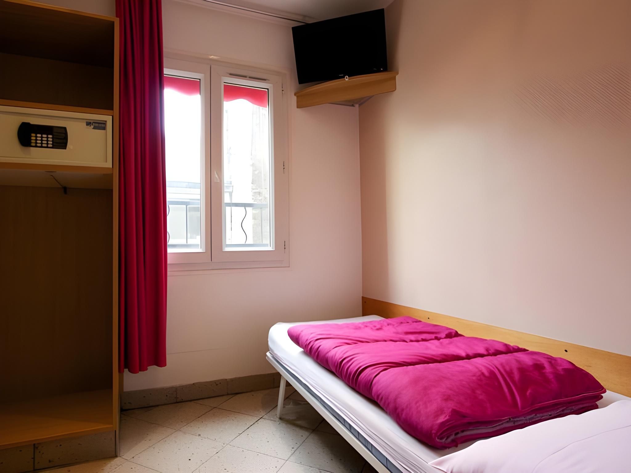 Private Room with Shared Bathroom (1 Adult)