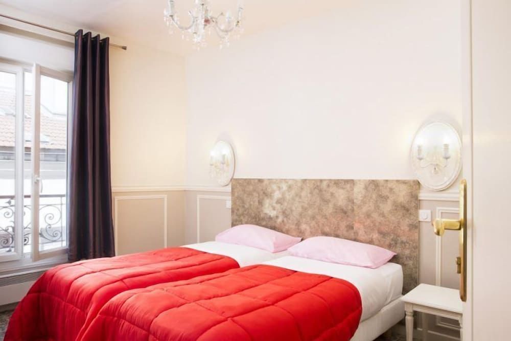 Bastille Hostel Apartment 3