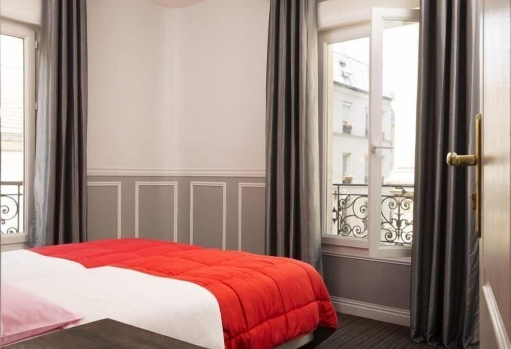 Bastille Hostel Apartment 3