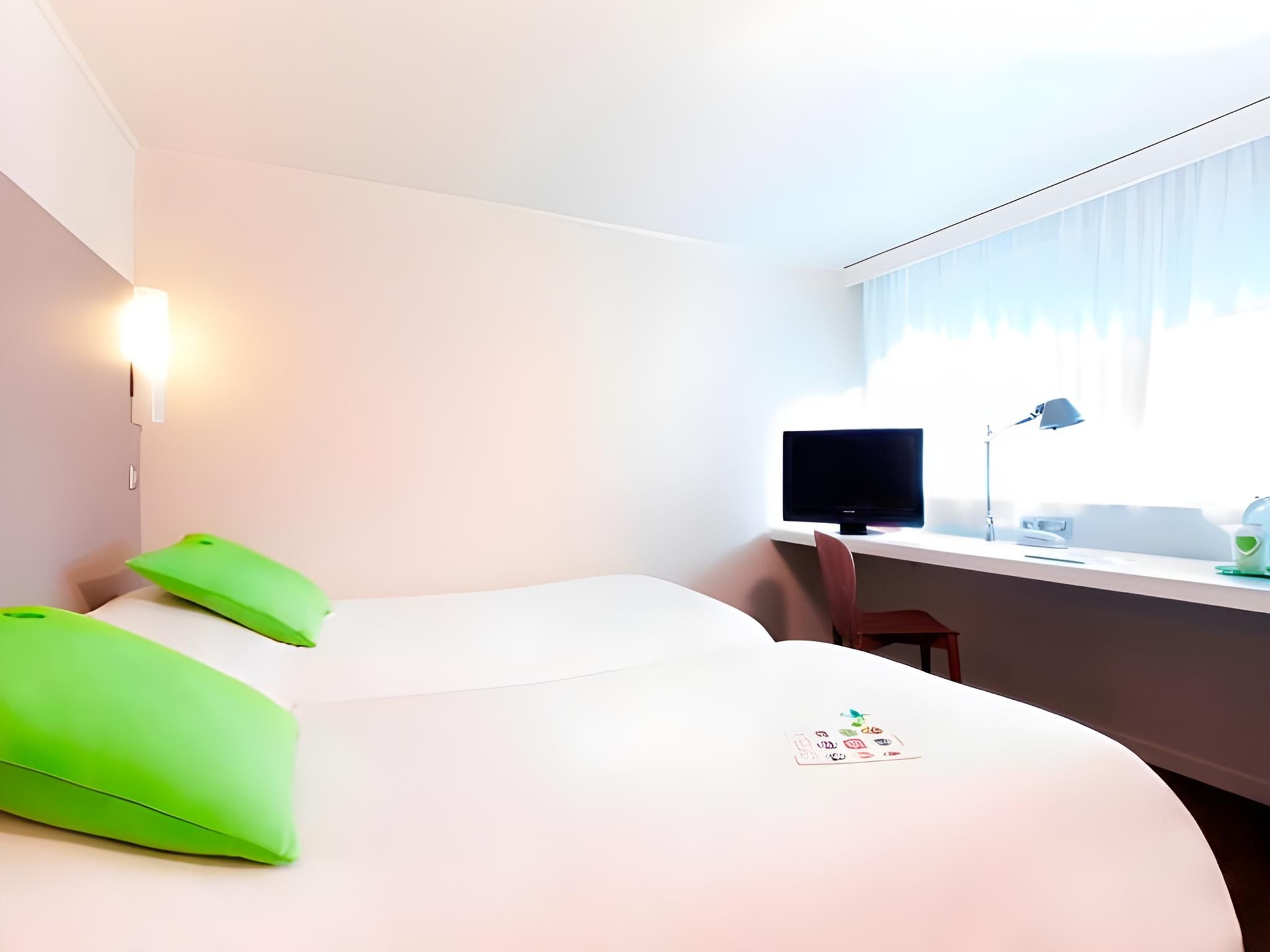 Campanile Auxerre - Moneteau