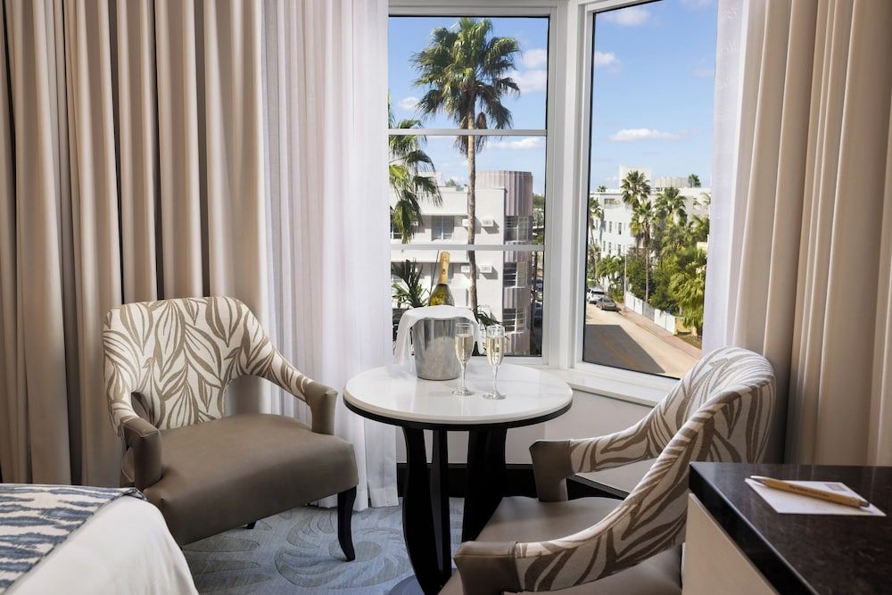 undefined The Palms Hotel & Spa 8