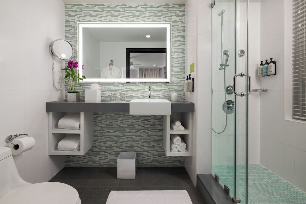 undefined The Palms Hotel & Spa 9