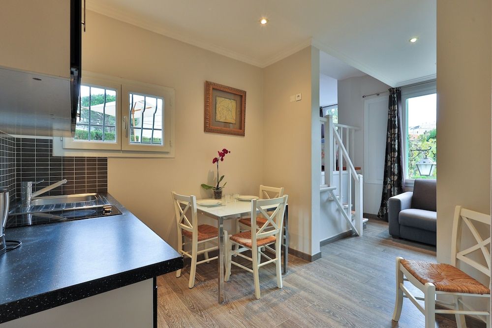 Deluxe Apartment, 1 Bedroom, Terrace, Garden View (5 pers)