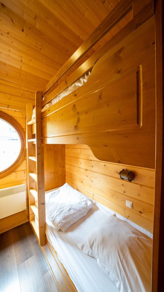 Cabin (Cabane Sam)
