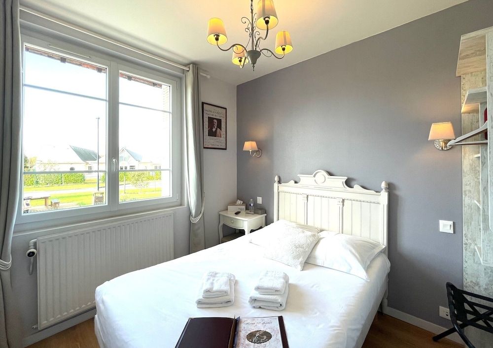 Villa les Mots Passants Standard Double Room (Petite) shower 5