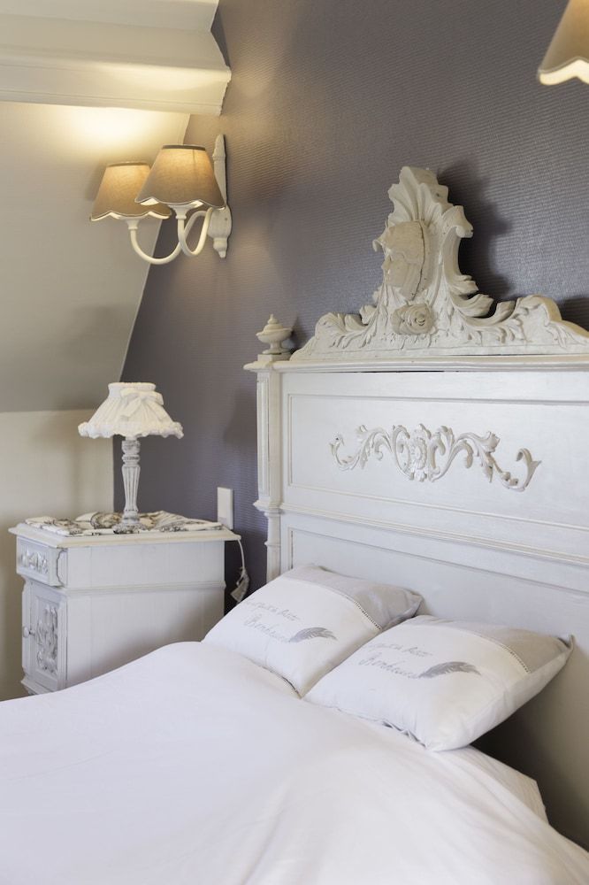 Villa les Mots Passants Romantic Room, Bathtub 2