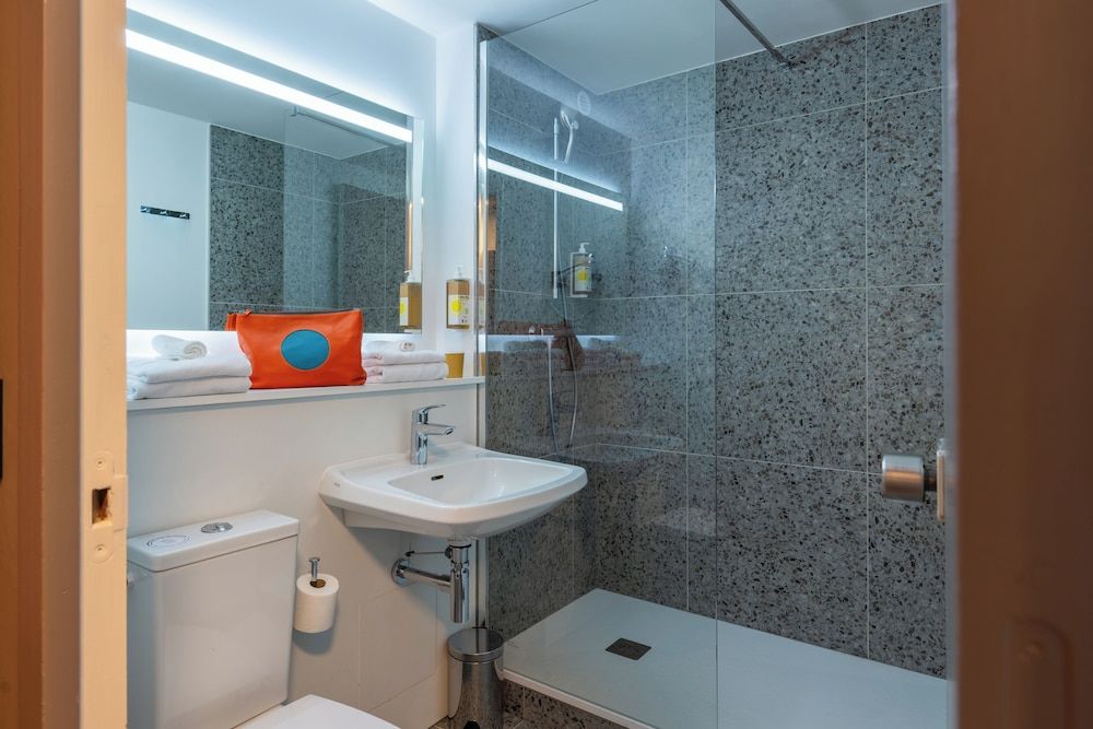 greet Hotel Chatellerault Room, 1 Double Bed, Accessible (Pop Smart) 4