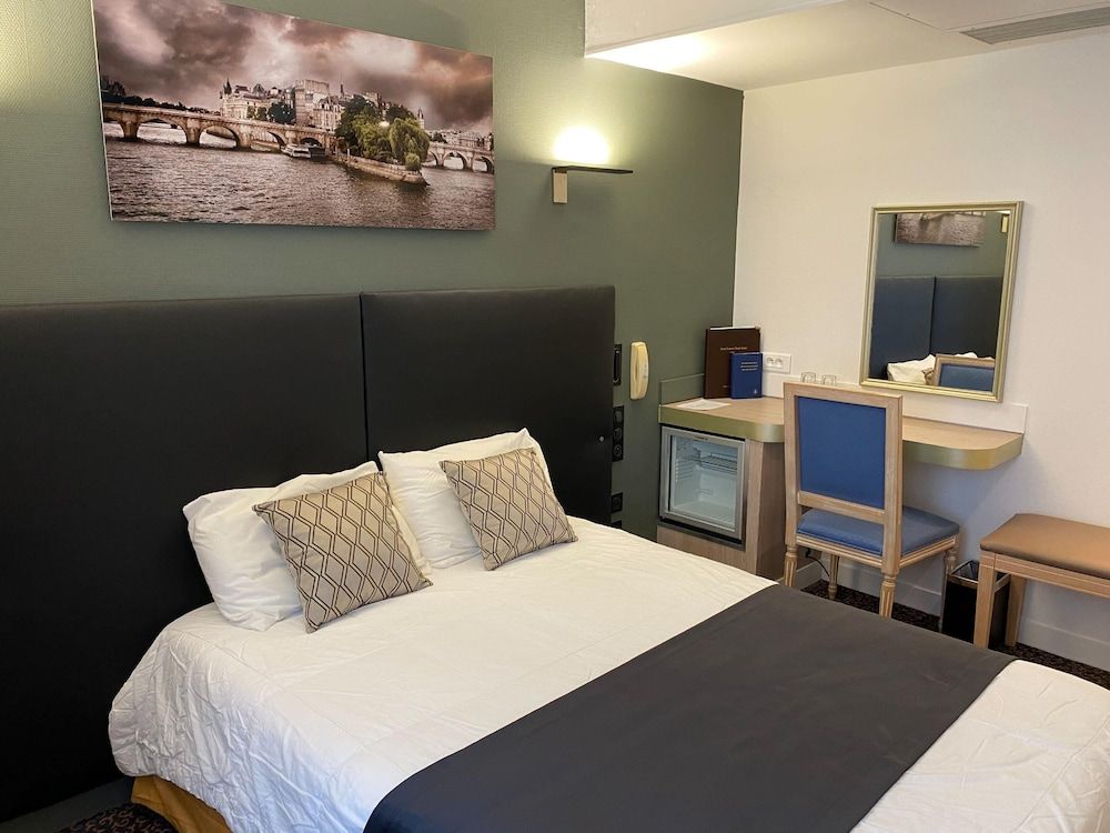 Hôtel Louvre Sainte Anne Twin Room 5