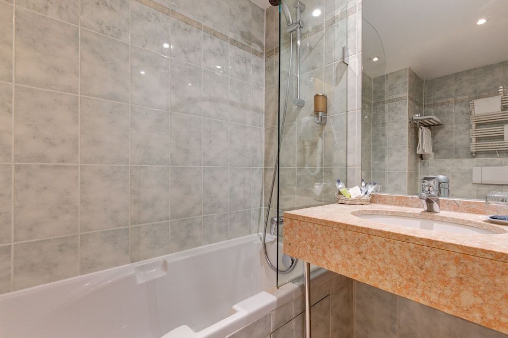 Hôtel Louvre Sainte Anne Twin Room 13