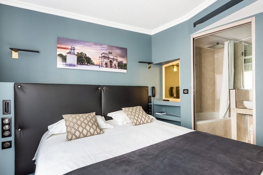 Hôtel Louvre Sainte Anne Twin Room 8