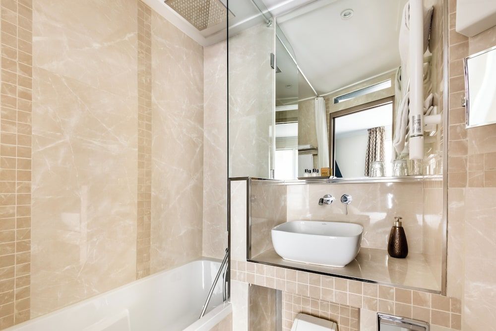 Hôtel Louvre Sainte Anne Twin Room 16