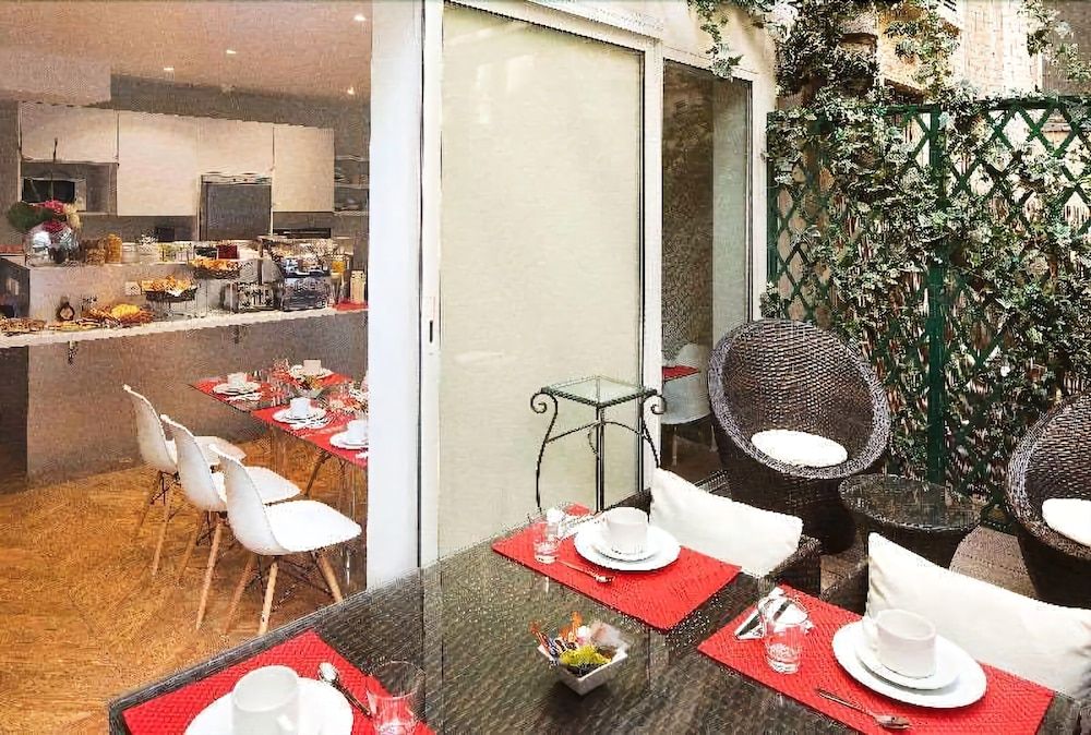 undefined Hotel Le Relais du Marais 10