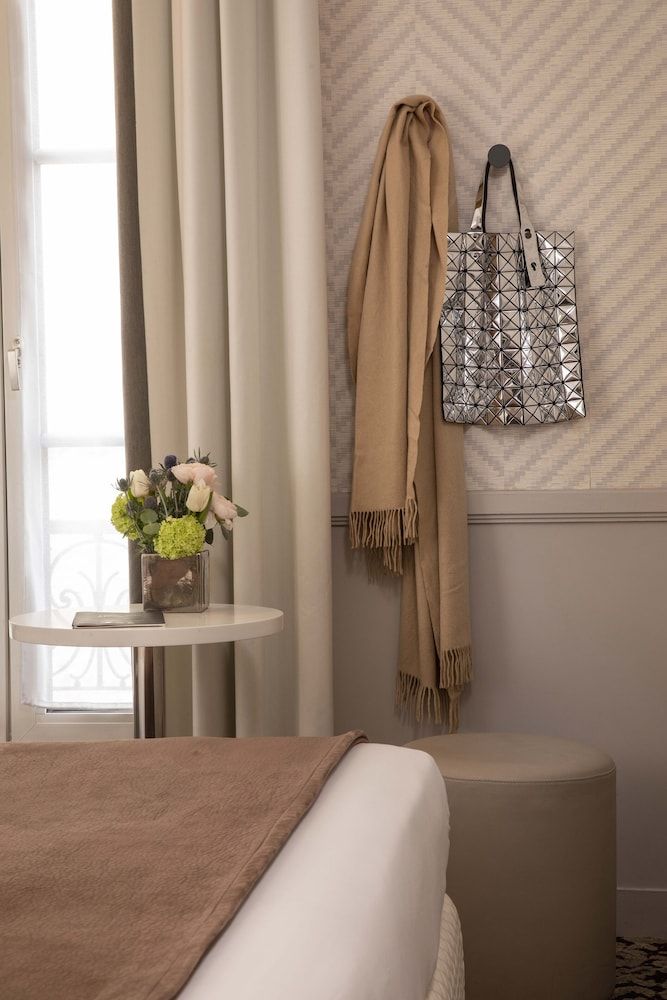 Hotel Longchamp Elysees Standard Double Room 9