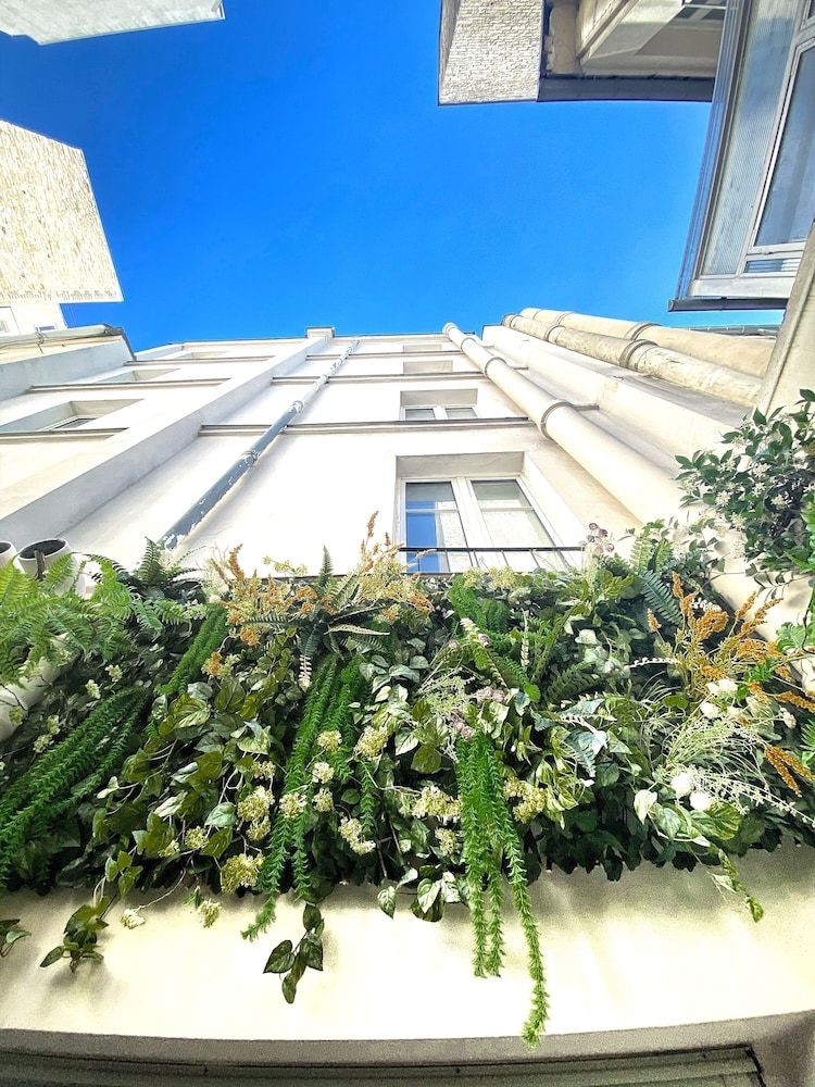 undefined Hotel Longchamp Elysees 6