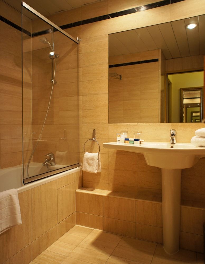 Le Grand Monarque Double or Twin Room, Park View 4