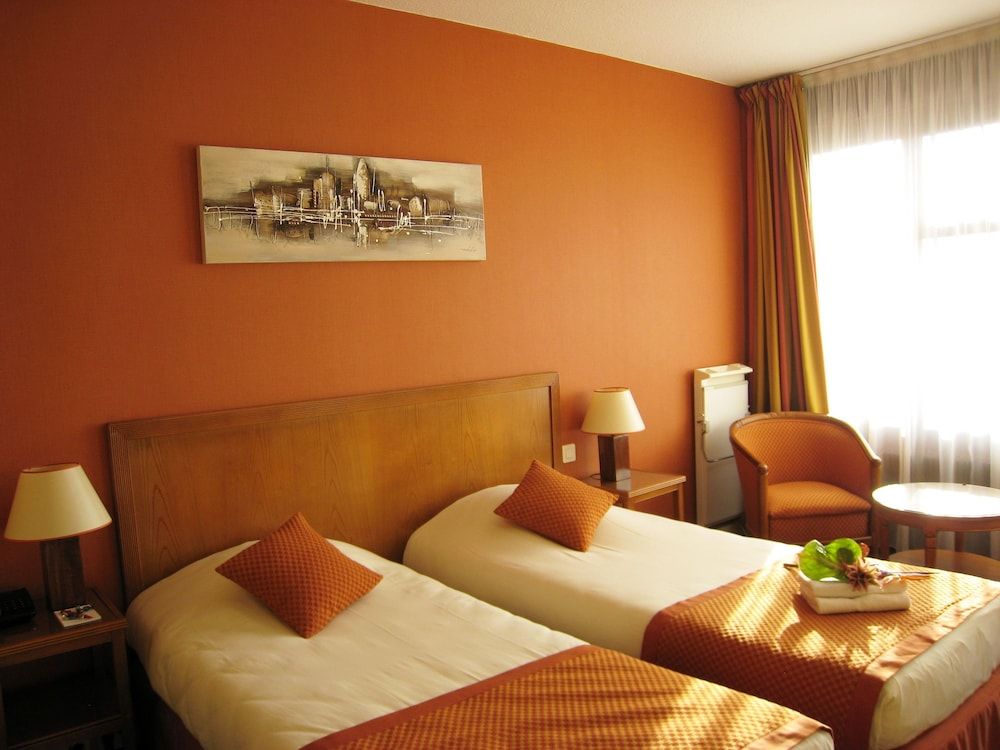Le Grand Monarque Double or Twin Room, Park View 3