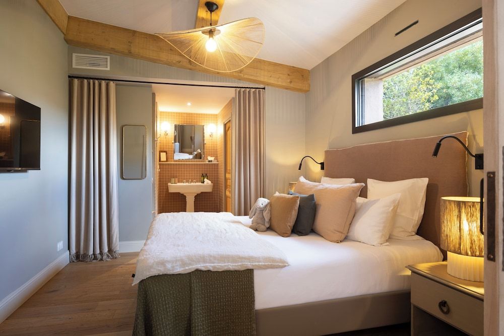 Bergerie Suite 2-bedroom with swimming pool