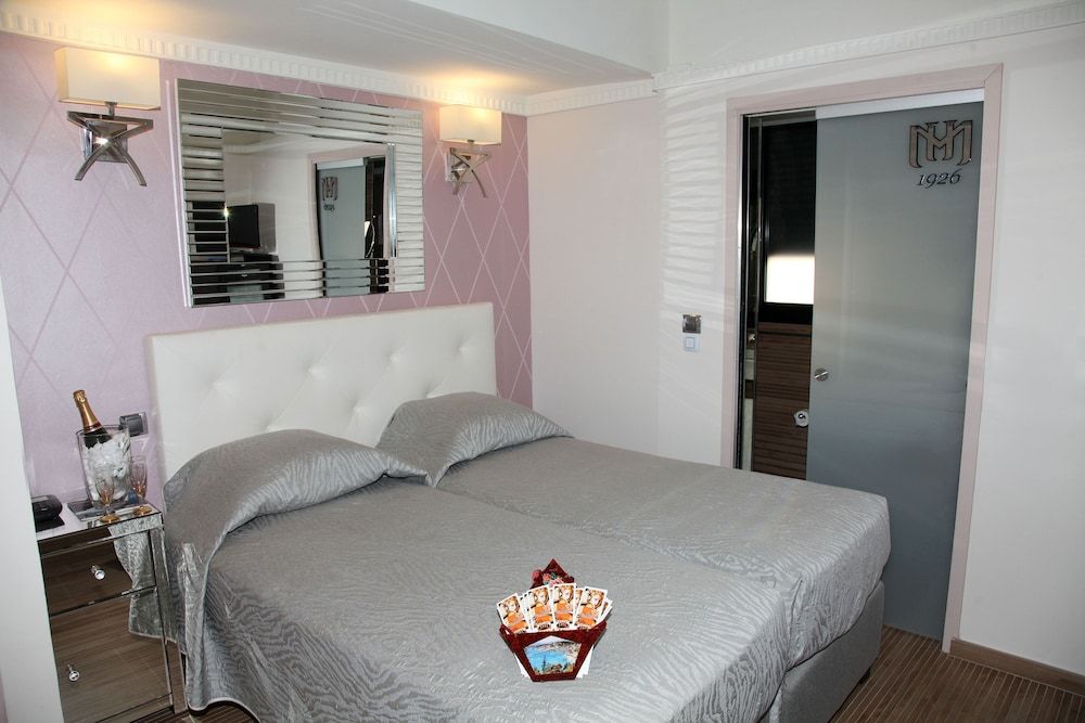 Le Meurice Standard Double Room 3