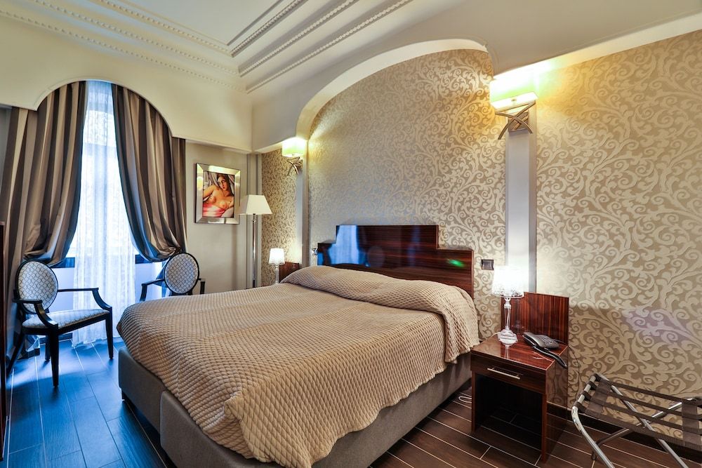 undefined Le Meurice 10