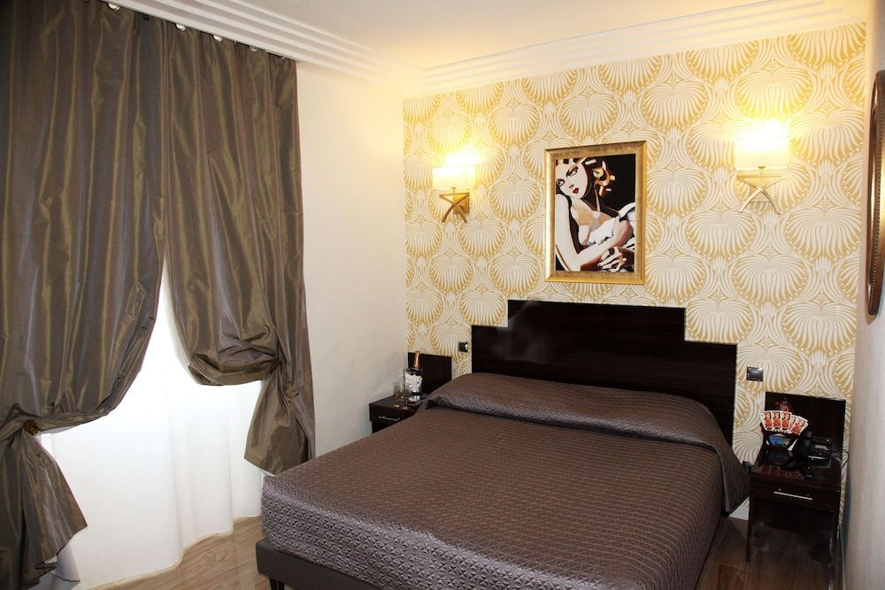 undefined Le Meurice 9