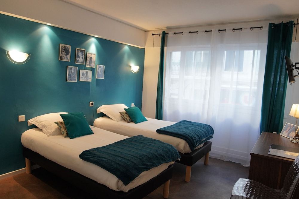 ATH Hôtel Athénée Basic Double or Twin Room 2