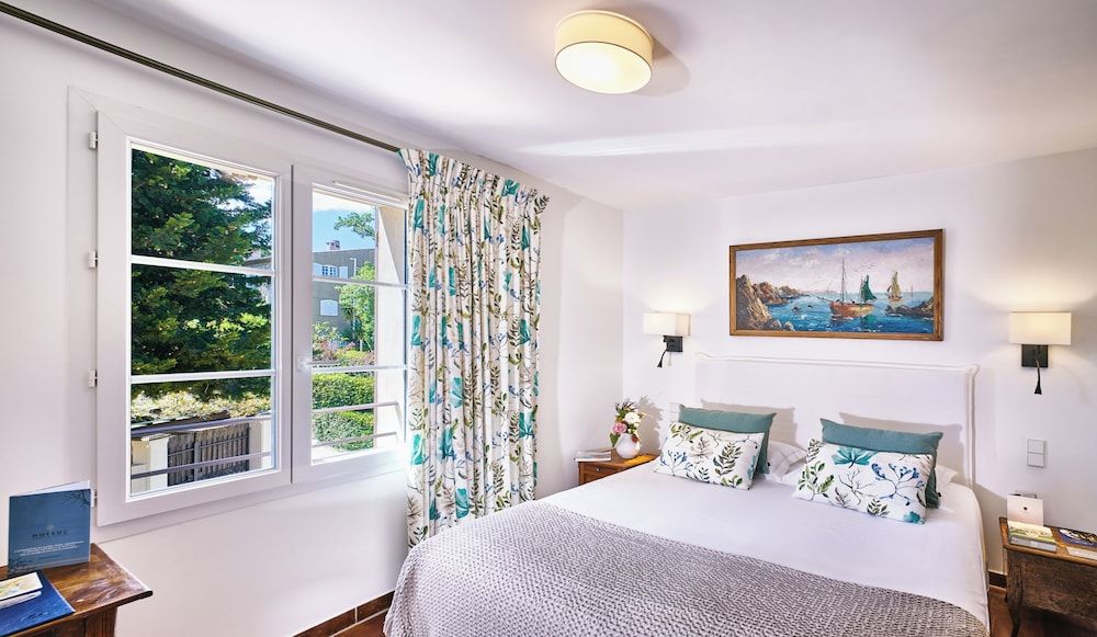 Double Room (Petite)