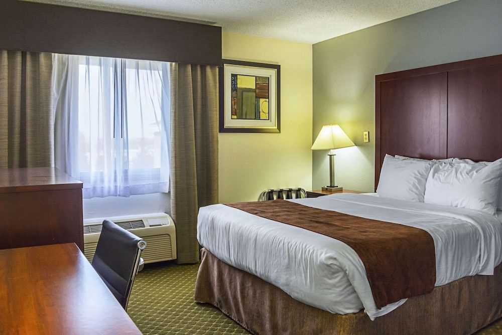 Room, 1 Queen Bed, Accessible, Non Smoking (Roll-In Shower)