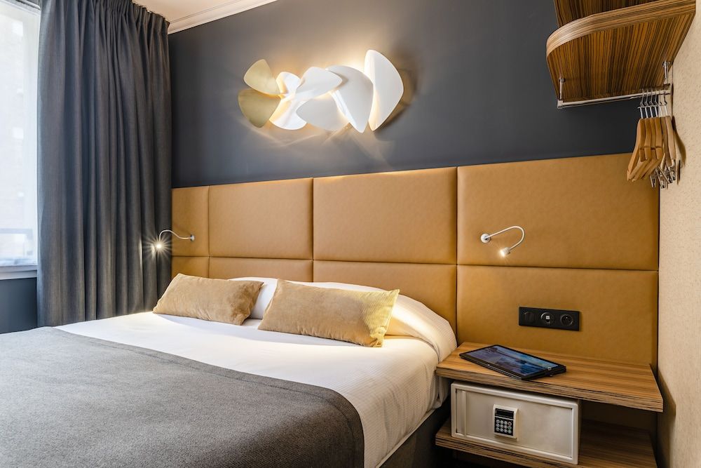 Communicating Rooms (pool and gym access)