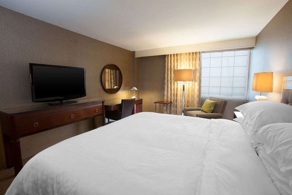 Club Room, 1 King Bed, Non Smoking