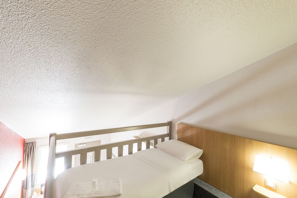 B&B HOTEL Auxerre Bourgogne Quadruple Room, Accessible, Non Smoking 2