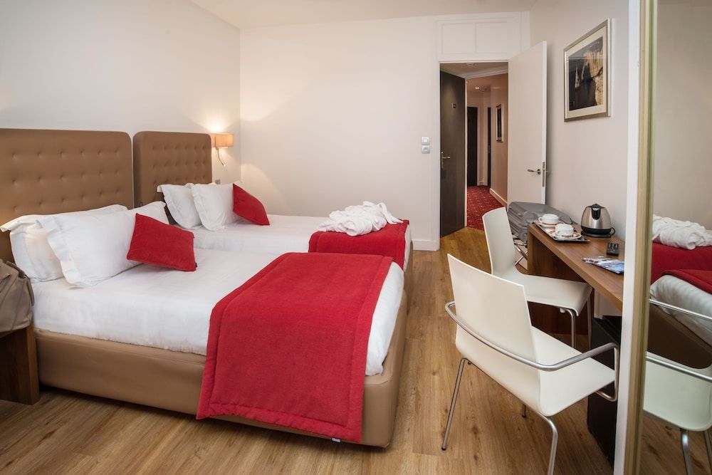 Hotel De France Twin Room 3