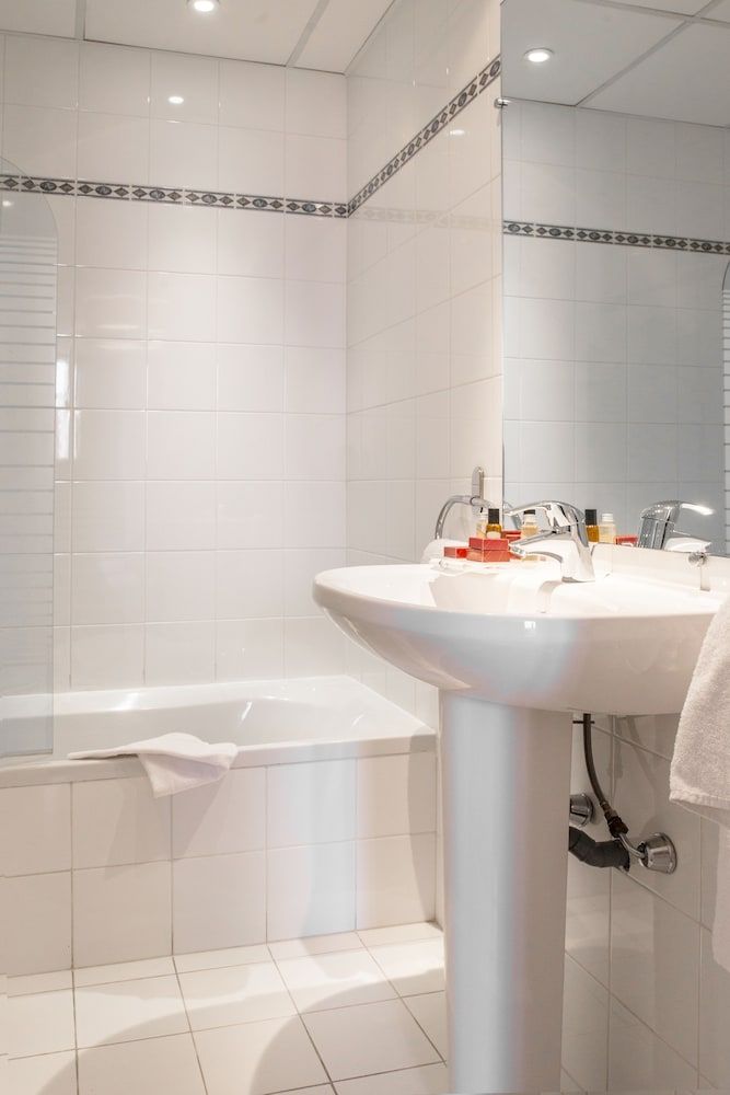 Hotel De France Superior Double Room 4