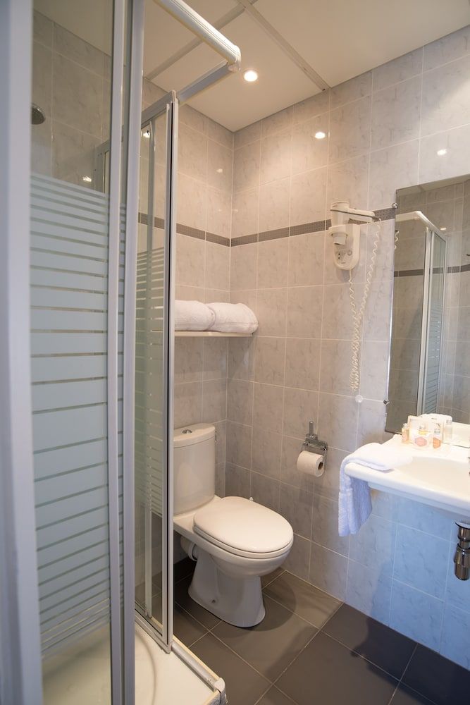 Hotel De France Classic Double Room 5