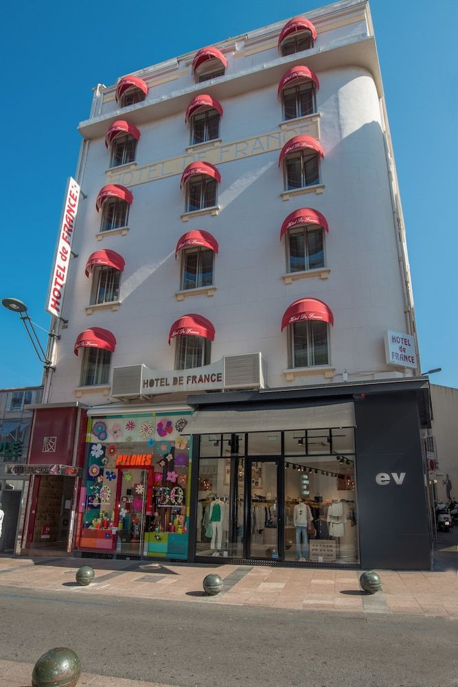 undefined Hotel De France 7