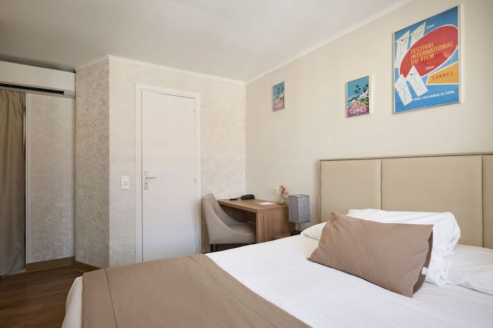 Des Congrès et Festivals Comfort Double Room, 1 Double Bed 5